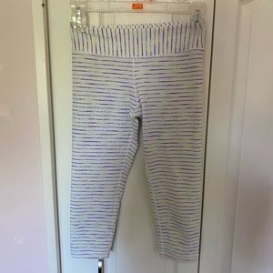Ivivva (lululemon) Size 14 White Capri Leggings/Tights